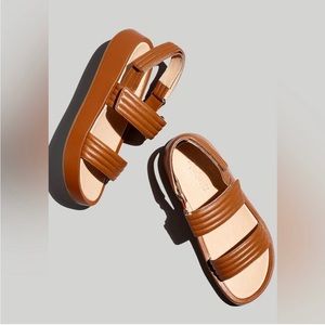 NWT Madewell Emmalee Flat form Leather Sandals. Size 7.